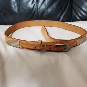 VTG 80's Sz28 Caramel Color Leather w/ SilverBelt